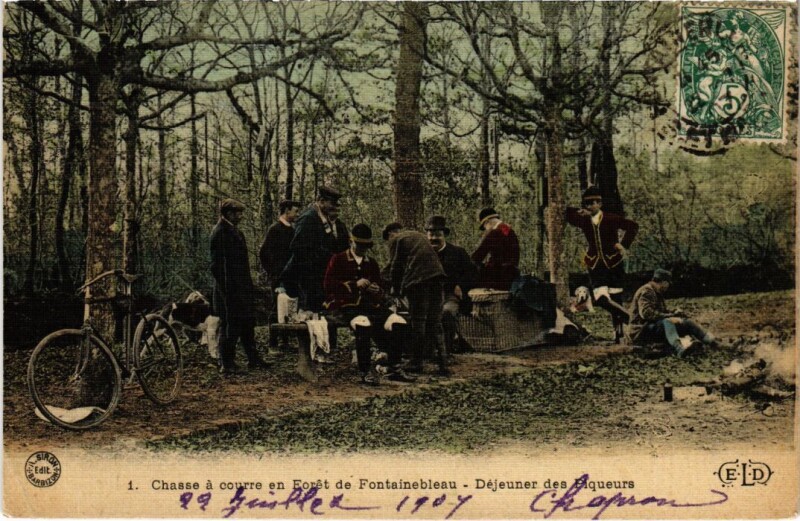 Carte postale ancienne Fontainebleau Dejeuner des Piqueurs France à Fontainebleau