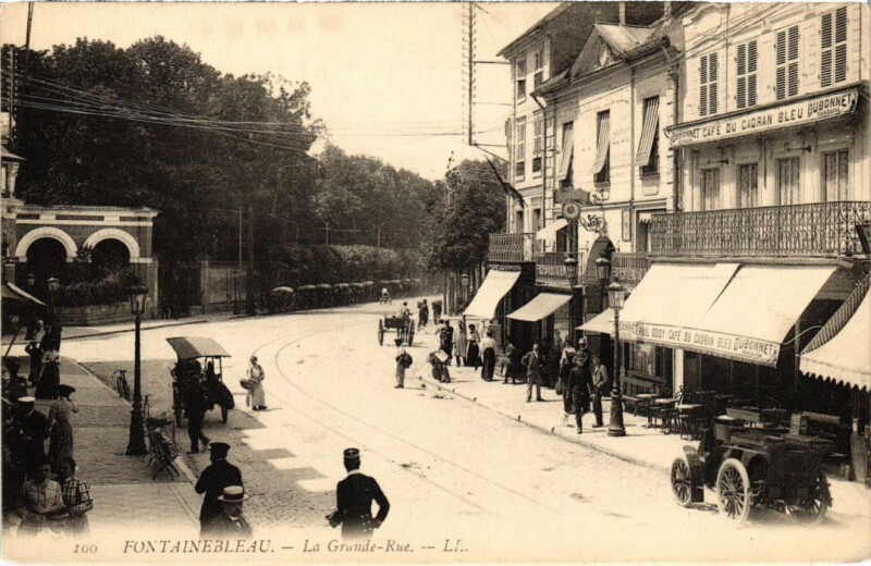 Carte postale ancienne Fontainebleau La Grande Rue France à Fontainebleau