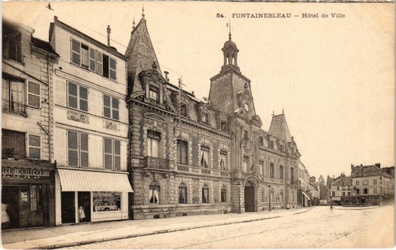 Carte postale ancienne Fontainebleau Hotel de Ville France à Fontainebleau