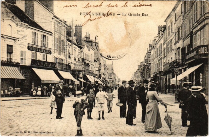Carte postale ancienne Fontainebleau La Grande Rue France à Fontainebleau