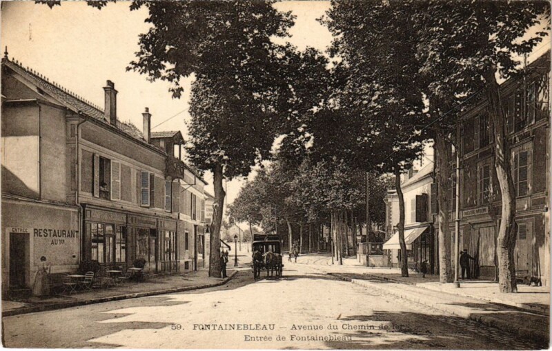Carte postale ancienne Fontainebleau Avenue du Chemin de Fer France à Fontainebleau