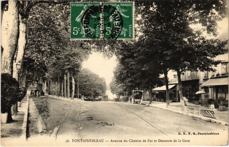 Carte postale ancienne Fontainebleau Avenue du Chemin de Fer France à Fontainebleau