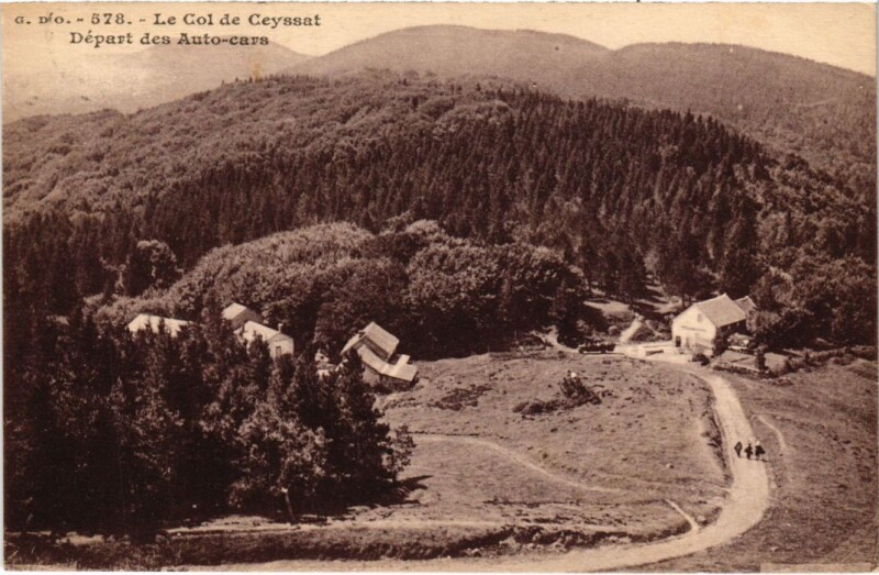 Carte postale ancienne Le Col de Ceyssat Depart des Auto-cars France à Ceyssat
