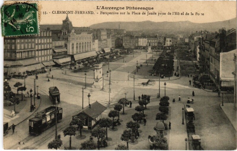 Carte postale ancienne Clermont-Ferrand Perspective s la Place de JAude France à Clermont-Ferrand