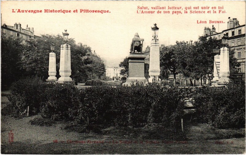 Carte postale ancienne Clermont-Ferrand La Statue et le Square Blaise Pascal France à Clermont-Ferrand