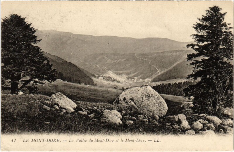Carte postale ancienne Le Mont Dore La Vallee du Mont Dore France à Mont-Dore