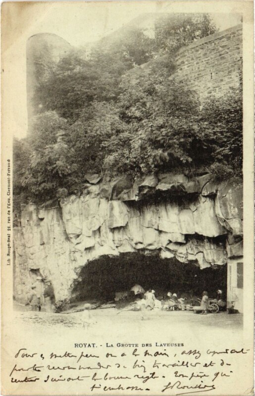 Carte postale ancienne Royat La Grotte des LAveuses France à Royat