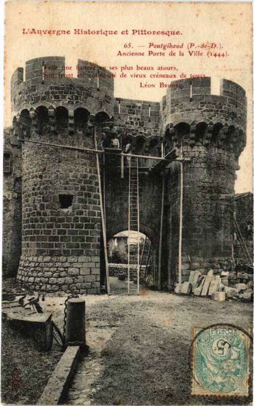 Carte postale ancienne Pontgibaud Ancienne Porte de la Ville France à Pontgibaud