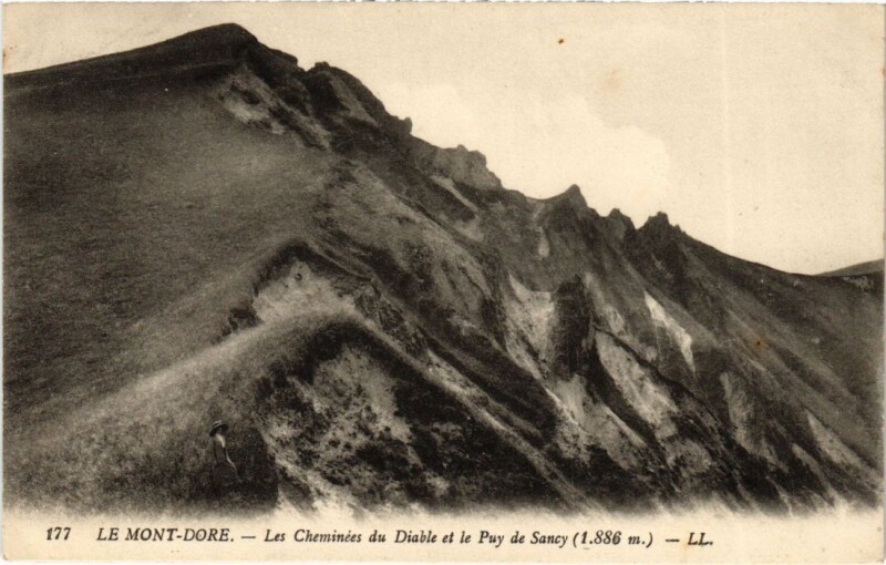 Carte postale ancienne Le Mont Dore Les Cheminees du Diable France à Mont-Dore