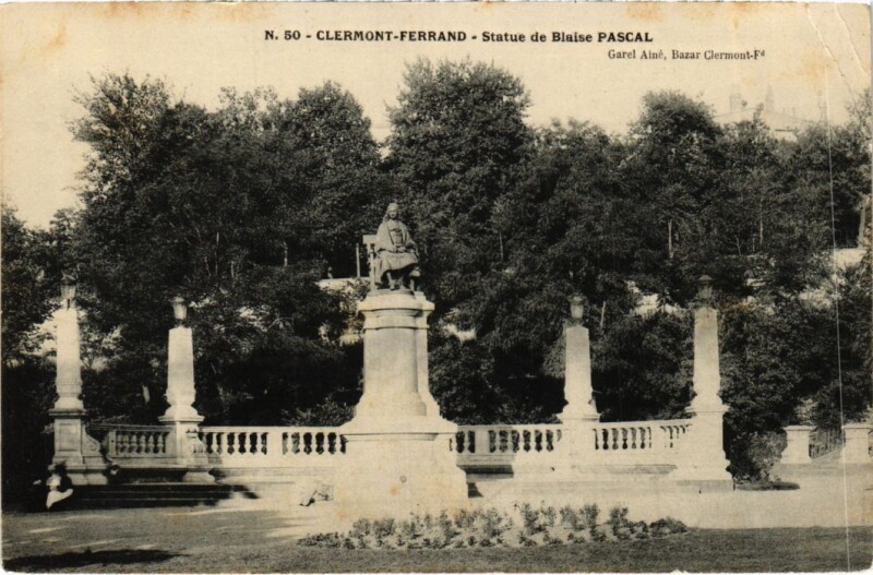 Carte postale ancienne Clermont-Ferrand Statue de Blaise Pascal France à Clermont-Ferrand