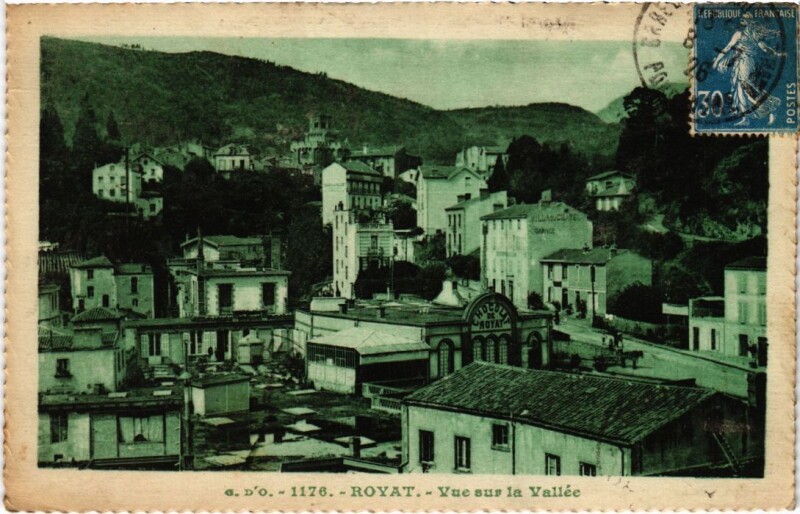 Carte postale ancienne Royat Vue sur la Vallee France à Royat