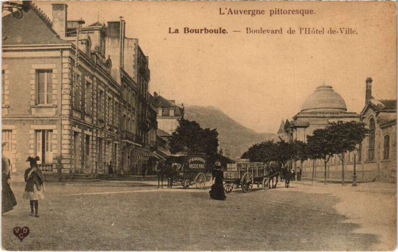 Carte postale ancienne La Bourboule Boulevard de l'Hotel de Ville France à La Bourboule