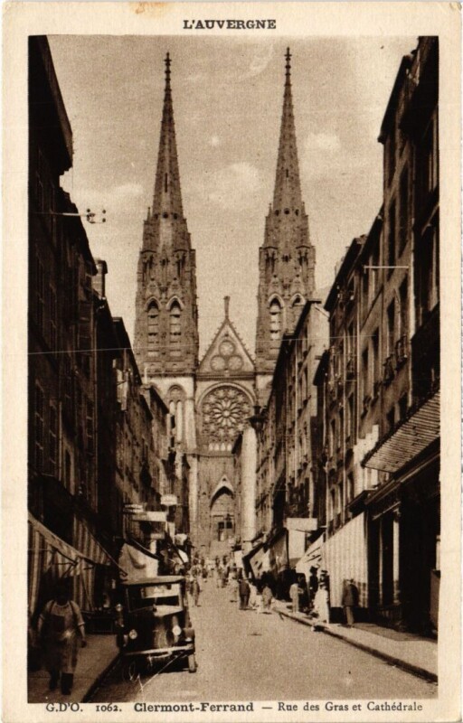 Carte postale ancienne Clermont-Ferrand Rue des Gras et Cathedrale France à Clermont-Ferrand