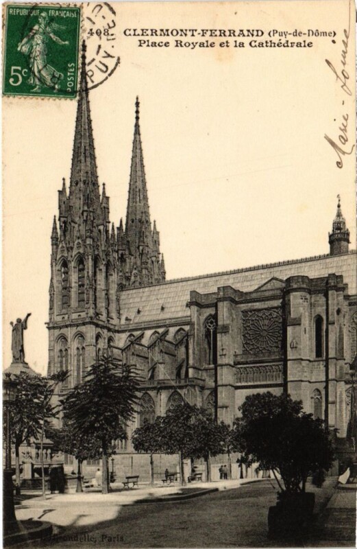 Carte postale ancienne Clermont-Ferrand Place Royale et la Cathedrale France à Clermont-Ferrand