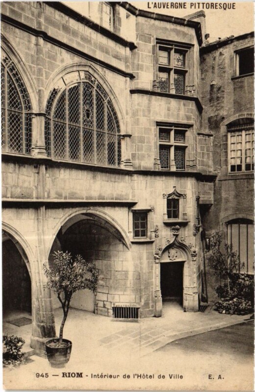 Carte postale ancienne Riom Interieur de l'Hotel de Ville France