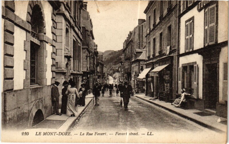 Carte postale ancienne Le Mont Dore La Rue Favart France à Mont-Dore