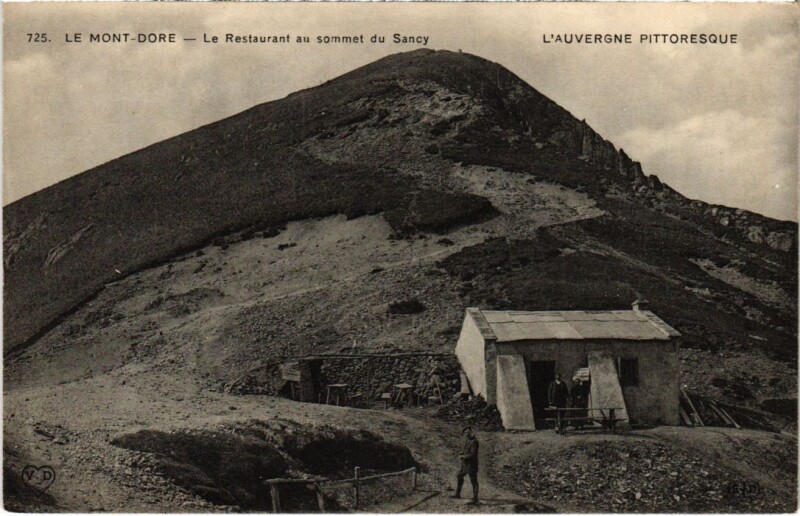 Carte postale ancienne Le Mont Dore Le Restaurant au sommet du Sancy France à Mont-Dore