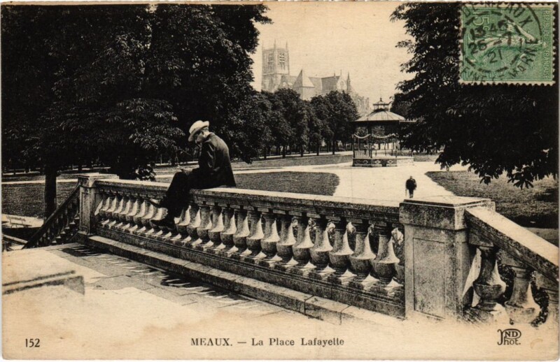 Carte postale ancienne Meaux La Place Lafayette France à Meaux