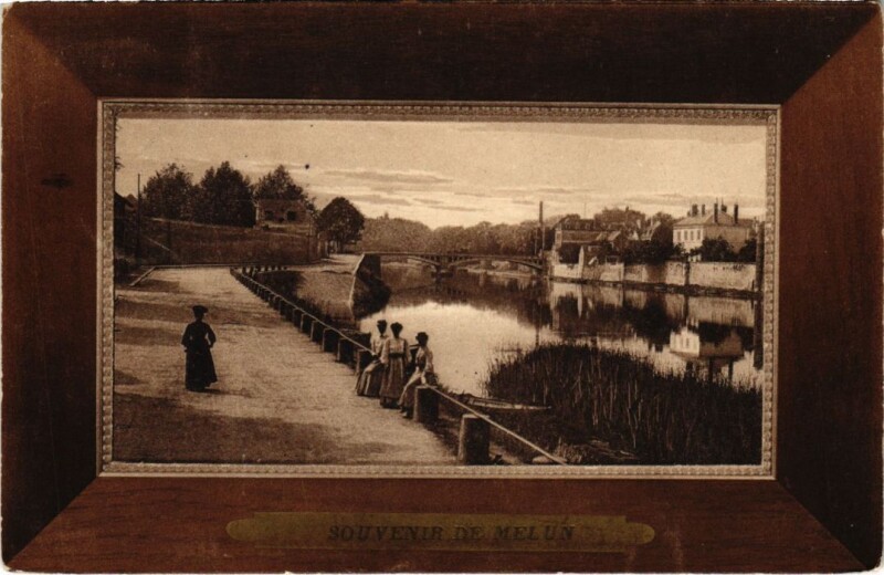 Carte postale ancienne Souvenir de Melun France à Melun