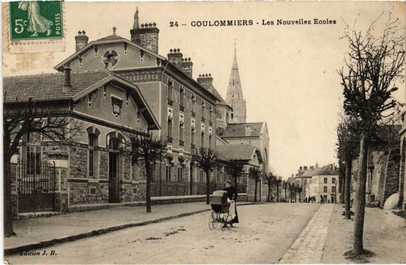 Carte postale ancienne Coulommiers Les Nouvelles Ecoles France à Coulommiers