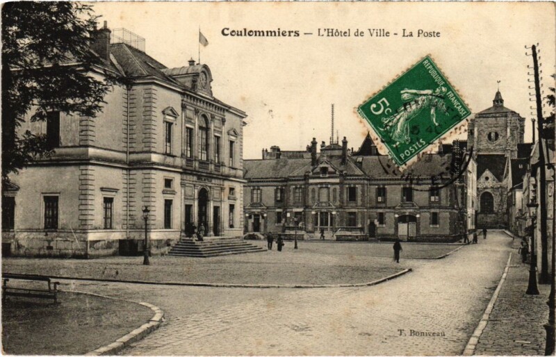 Carte postale ancienne Coulommiers L'Hotel de Ville, la Poste France à Coulommiers