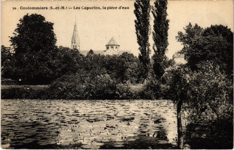 Carte postale ancienne Coulommiers Les Capucins, la piece d'eau France à Coulommiers