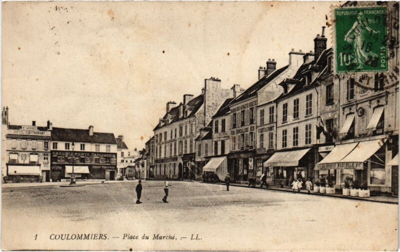 Carte postale ancienne Coulommiers Place du Marche France à Coulommiers