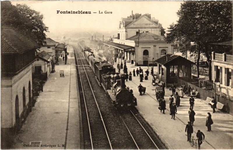 Carte postale ancienne Fontainebleau La Gare France à Fontainebleau