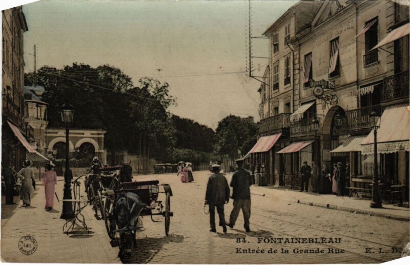 Carte postale ancienne Fontainebleau Entree de la Grande Rue France à Fontainebleau