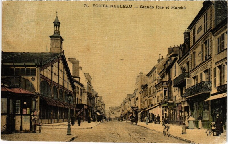 Carte postale ancienne Fontainebleau Grande Rue et Marche France à Fontainebleau