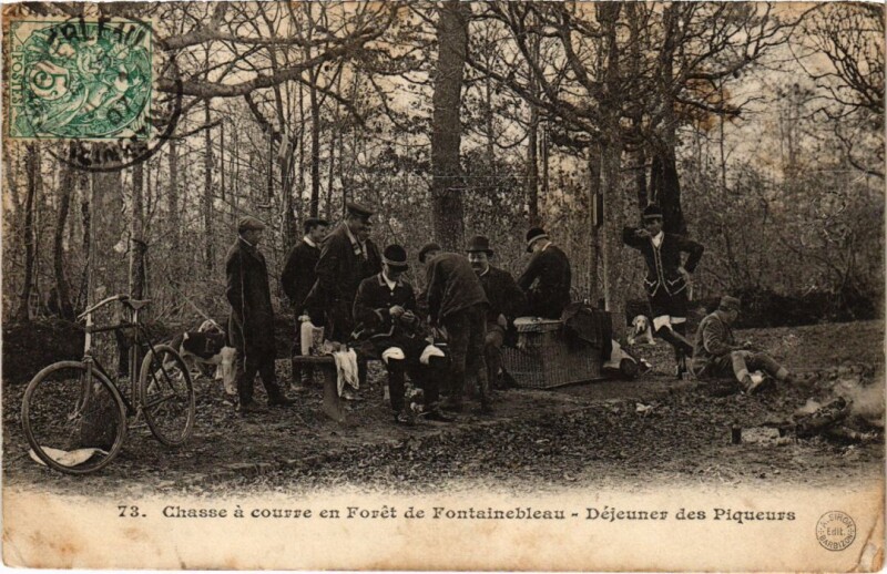 Carte postale ancienne Fontainebleau Dejeuner des Piqueurs France à Fontainebleau