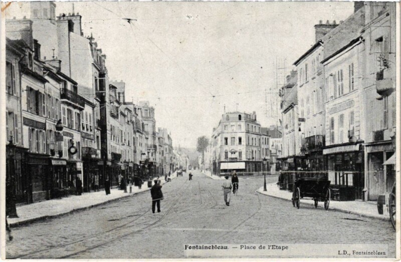 Carte postale ancienne Fontainebleau Place de l'Etape France à Fontainebleau