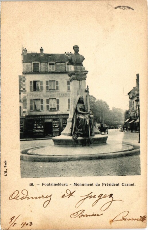 Carte postale ancienne Fontainebleau Monument du President Carnot France à Fontainebleau
