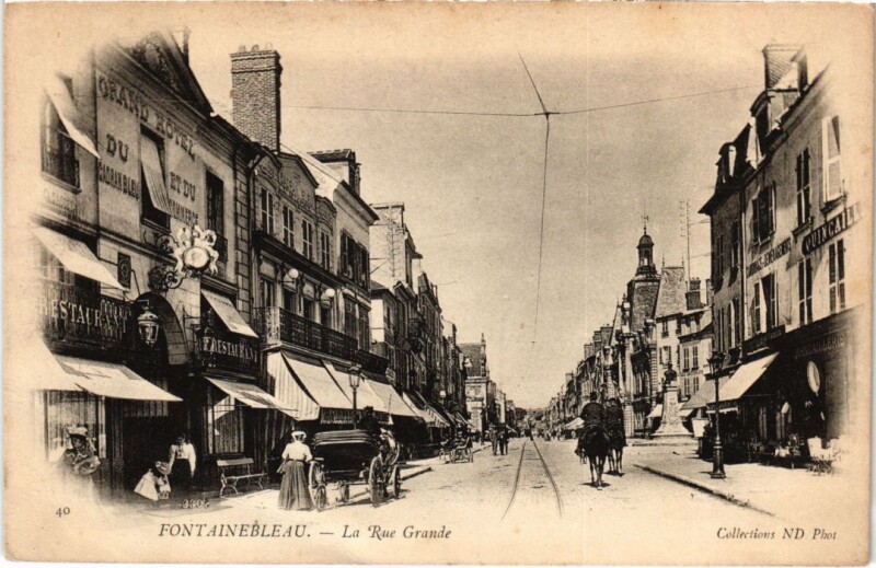 Carte postale ancienne Fontainebleau La Rue Grande France à Fontainebleau
