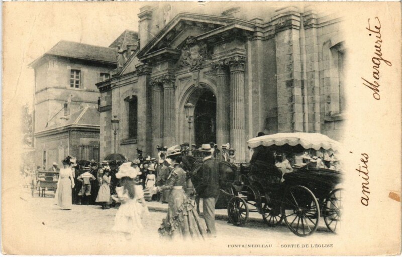 Carte postale ancienne Fontainebleau Sortie de L'Eglise France à Fontainebleau