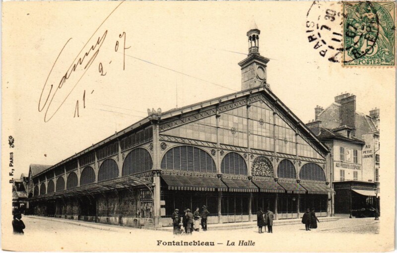 Carte postale ancienne Fontainebleau La Halle France à Fontainebleau