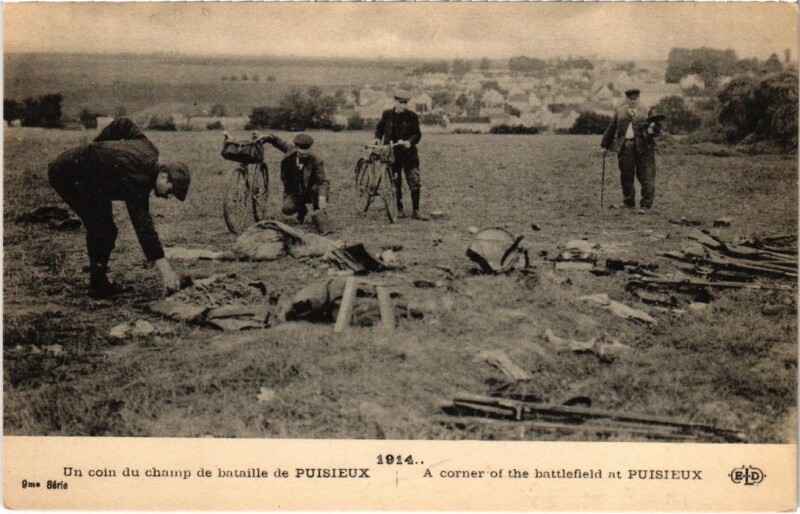 Carte postale ancienne Puiseux Un coin du champ de bataille France