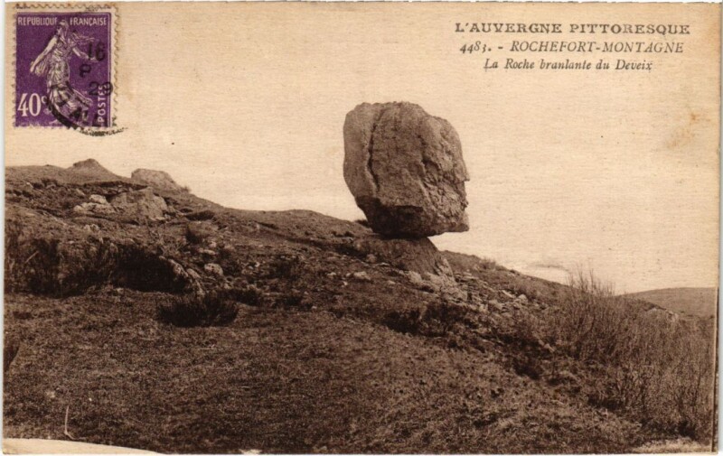 Carte postale ancienne Rochefort-Montagne La Roche branlante du Deveix France à Rochefort-Montagne