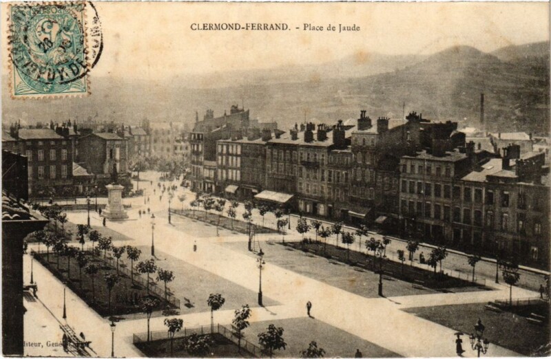 Carte postale ancienne Clermont-Ferrand Place de Jaude France à Clermont-Ferrand