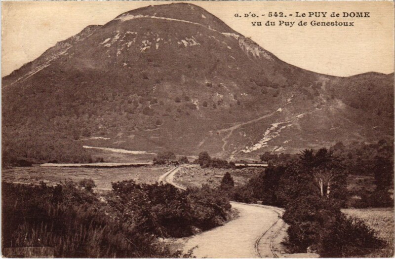 Carte postale ancienne Puy de Dome vu du Puy de Genestoux France