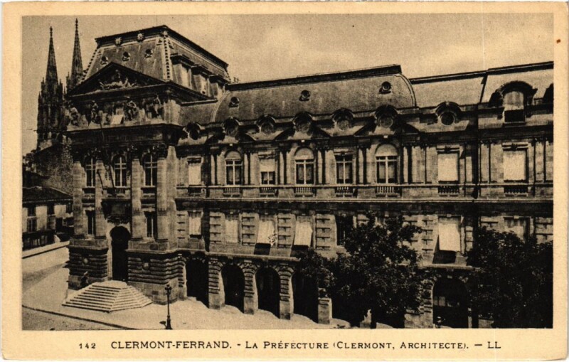 Carte postale ancienne Clermont-Ferrand La Prefecture France à Clermont-Ferrand
