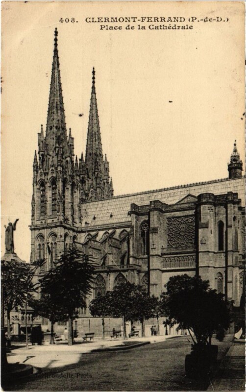 Carte postale ancienne Clermont-Ferrand Place de la Cathedrale France à Clermont-Ferrand