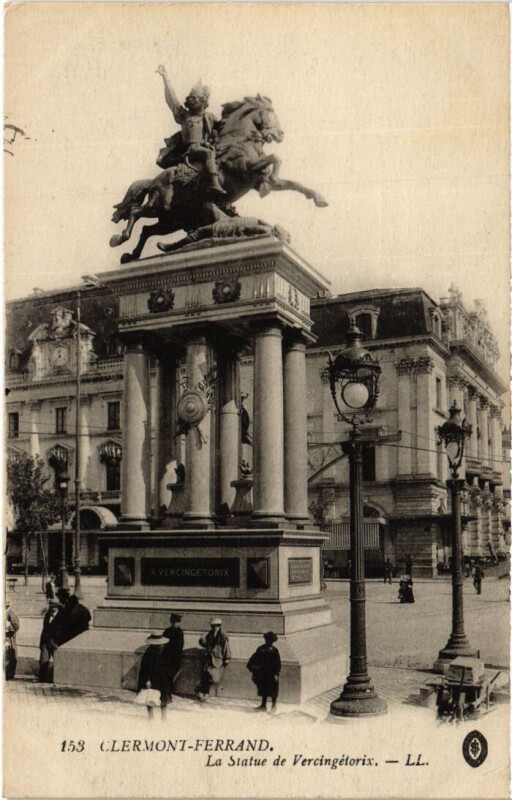Carte postale ancienne Clermont-Ferrand La Statue de Vercingetorix France à Clermont-Ferrand