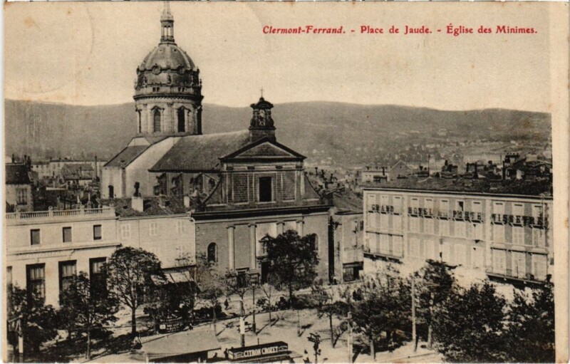 Carte postale ancienne Clermont-Ferrand Place de Jaude France à Clermont-Ferrand