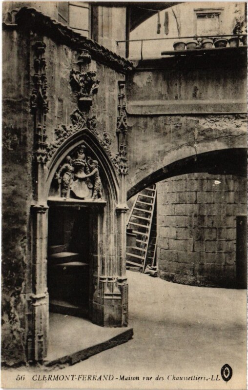 Carte postale ancienne Clermont-Ferrand Maison rue des Chaussetliers France à Clermont-Ferrand
