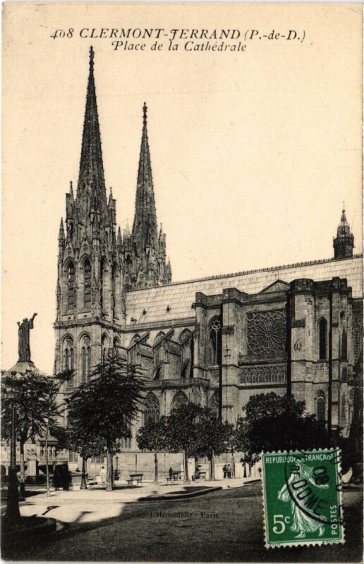 Carte postale ancienne Clermont-Ferrand Place de la Cathedrale France à Clermont-Ferrand