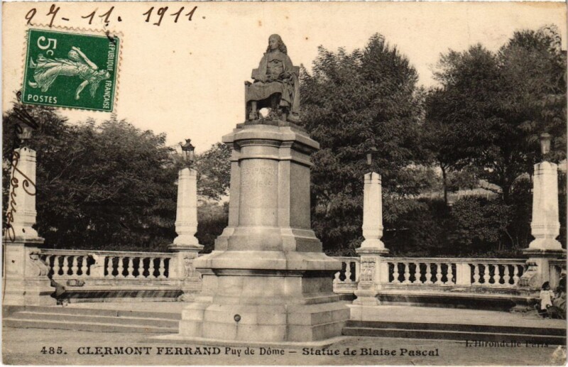 Carte postale ancienne Clermont-Ferrand Statue de Blaise Pascal France à Clermont-Ferrand