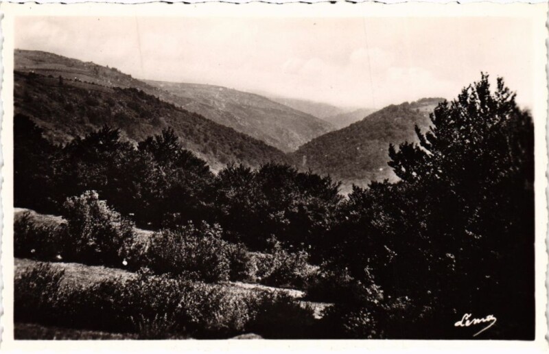 Carte postale ancienne Anzat-le-Luguet Les Gorges de la Ravelle France à Anzat-le-Luguet