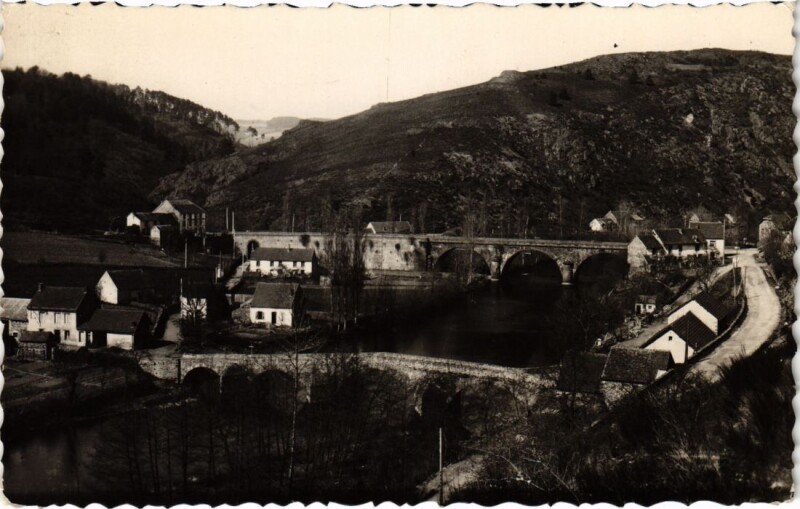 Carte postale ancienne Gorges de Chouvigny Vue Generale de Pont Menat France à Menat