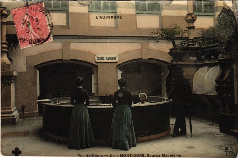 Carte postale ancienne Mont-Dore Source Madeleine France à Mont-Dore
